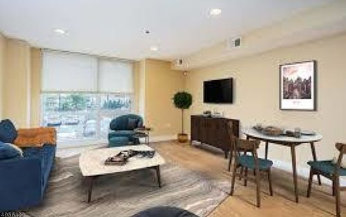 8917 River Rd, North Bergen, NJ 07047-6258