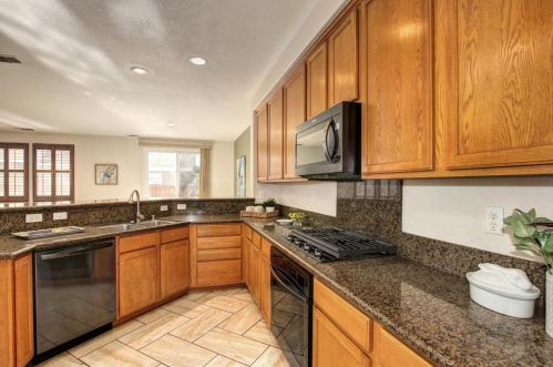 1741 Campos Ave, Woodland CA  95776-5327 exterior