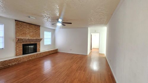 401 Avenue H, South Houston, TX 77587-4606