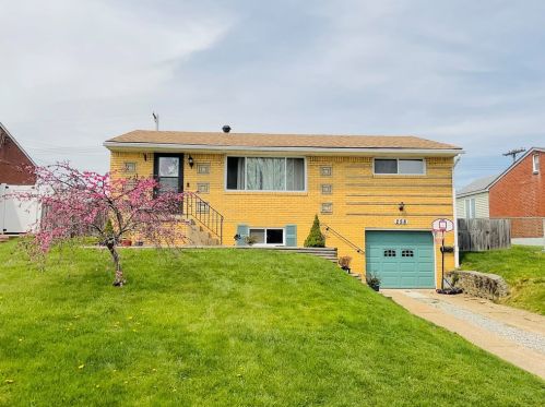 258 Skyport Rd, Pittsburgh, PA 15122-2552