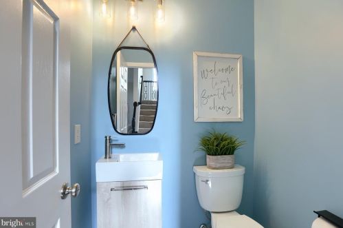 7207 Royal Oak Dr, Harrisburg PA 17112-8837 exterior