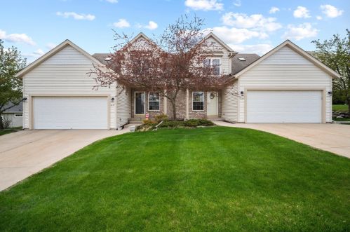 1027 River Place Blvd, Waukesha, WI 53189-7869
