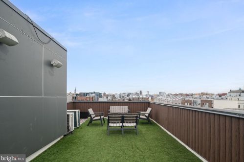 1309 Howard St, Philadelphia PA 19147-6114 exterior