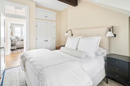 54 Pinckney St, Boston MA  02114 exterior