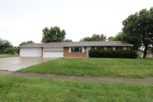14 Greencliff Dr, Englewood, OH 45322-3132