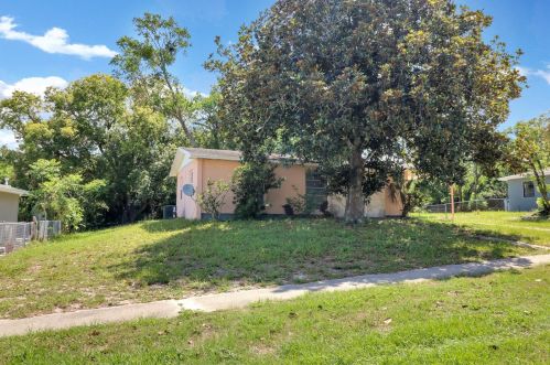 736 Normandy Blvd, Deltona, FL 32725-6456