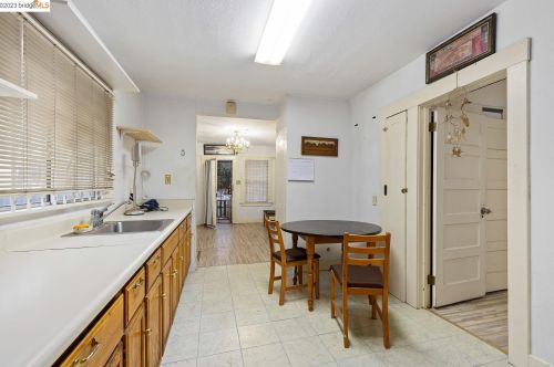 9825 E St, Oakland CA  94603-2339 exterior