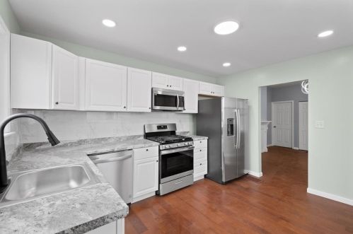 637 Bigelow St, Pittsburgh PA  15207-1205 exterior