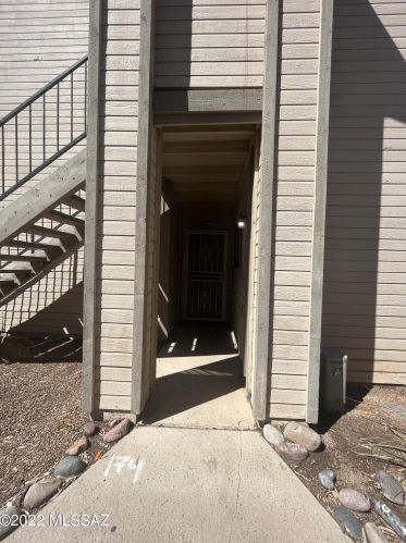1700 Wood Bridge Ct, Tucson, AZ 85746-1302