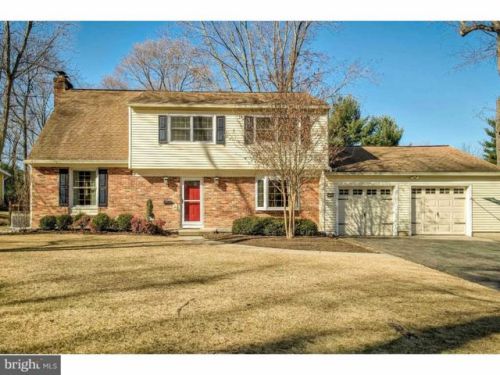 261 Locust Ln, Riverton, NJ 08077-2413