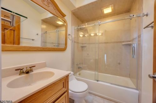 16 Maple Pkwy, Sparta NJ  07871-2011 exterior