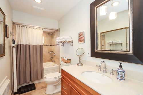 12 Grover Ln, Elwood NY  11731-3015 exterior