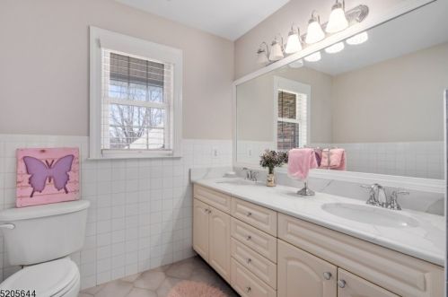 409 Beverwyck Rd, Parsippany NJ  07054-1537 exterior