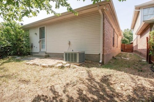 1913 Lee Dr, Denton TX  76209-4789 exterior