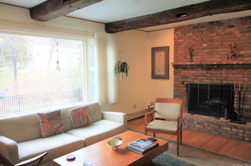 7 Meadowview Dr, Poughkeepsie NY 12603-5505 exterior