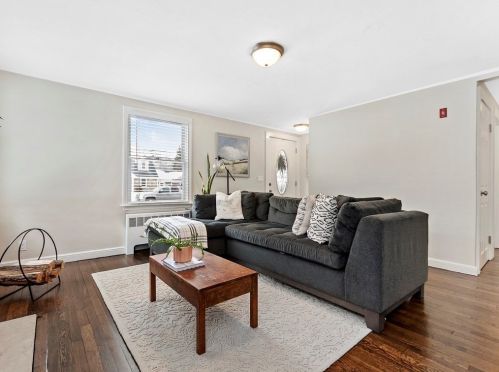 6 Euclid Ave, Natick, MA 01760-1922