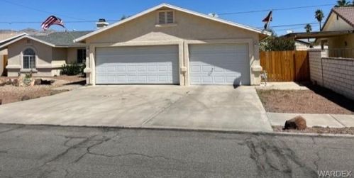 679 Lilac Ln, Bullhead City, AZ 86442-5065
