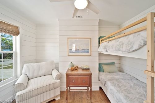 220 Palm Lk Dr, Sanibel FL 33957-5601 exterior