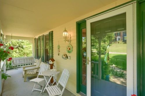 2397 Delo Dr, Gibsonia, PA 15044-9158