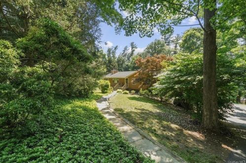 14 Howe St, Lewisboro, NY 10590-1307