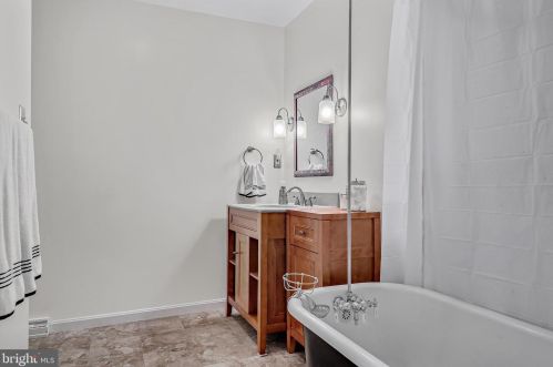 21 Strayer Dr, Carlisle PA  17013-4403 exterior