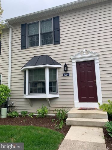 1204 Glen Dr, Glen Mills, PA 19342-8102