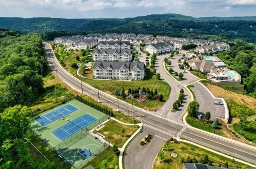 821 Center Meadow Ln, Danbury CT  06810 exterior