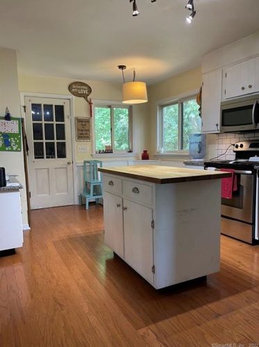 30 Bass Dr, Groton CT  06340-5408 exterior