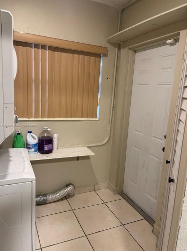 6265 111th Ter, Hialeah FL  33012-2354 exterior