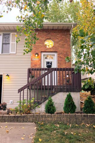 2366 12th St, Iowa City, IA 52241-3117