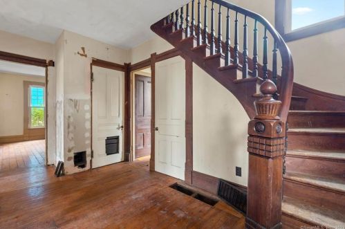 77 Vauxhall St, United States Coast Guard Ac CT  06320-5333 exterior