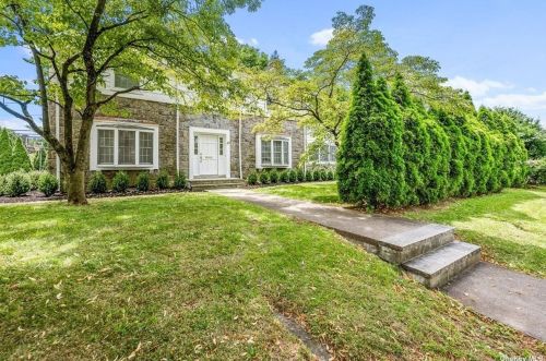 40 Beverly Rd, Great Neck, NY 11021-1330