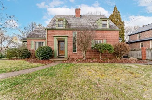 2007 Woodside Rd, Glenshaw, PA 15116-2018
