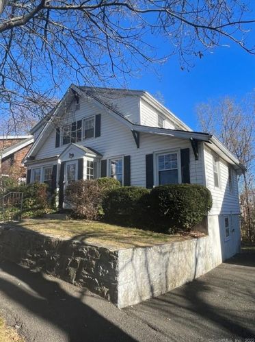 18 Ridgeway St, Stamford, CT 06907-1514