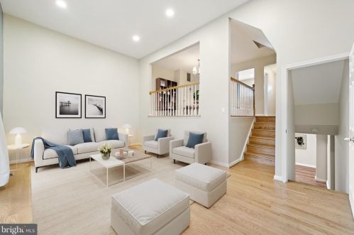 2356 Horseferry Ct, Herndon VA 20191-2733 exterior