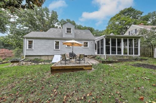 16 Cormier Rd, Lincoln RI  02865-3105 exterior