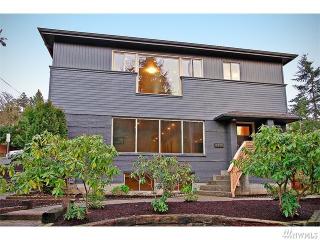 8300 Fauntleroy Way, Seattle WA  98136-2233 exterior
