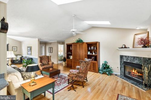 801 Mt Pleasant Dr, Locust Grove, VA 22508-5215