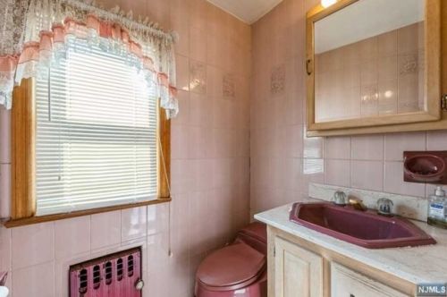 886 Broadway, Bayonne NJ  07002-3033 exterior