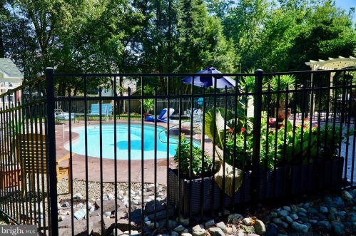 32 Sunrise Ct, Southampton PA 18966-1981 exterior