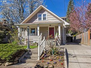 4835 37th Ave, Portland, OR 97211-8105
