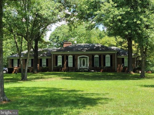 13501 Highland Farms Ct, Nokesville VA  20181-2811 exterior