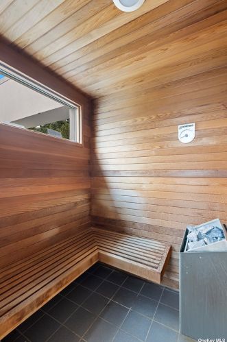 15 Wenwood Dr, Muttontown NY  11545-3129 exterior