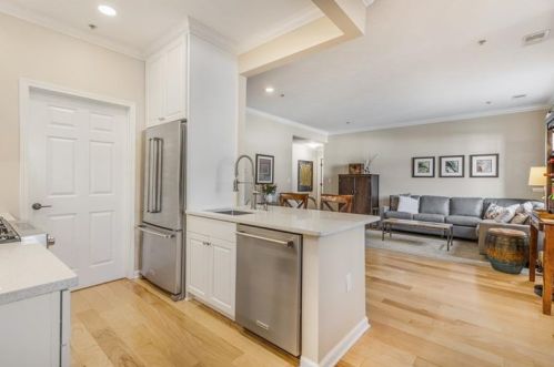804 Sonie Dr, Sewickley, PA 15143-8594