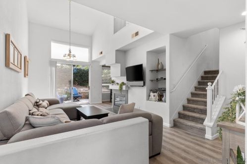 13503 Jadestone Way, San Diego CA 92130-2819 exterior