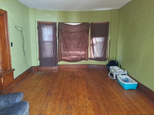 2335 16th St, Milwaukee, WI 53215-3061
