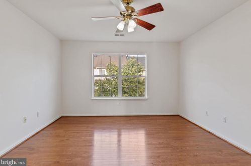 2485 Wheat Meadow Cir, Herndon VA  20171-3055 exterior