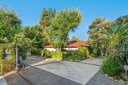 5326 Encino Ave, Van Nuys, CA 91316-2526
