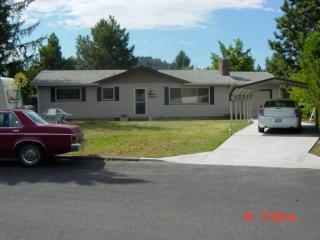 1607 Pheasant Ln, Bend, OR 97701-3937