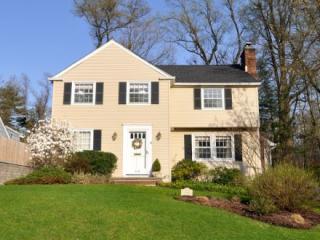 145 Colonial Rd, Summit NJ  07901-4701 exterior